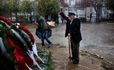 «Έφυγε» ο Μανώλης Γλέζος!