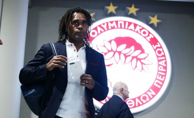 Μένει σπίτι και «λιώνει» στη γυμναστική ο Καρεμπέ (video)