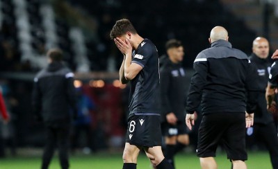 Να κρύψουν τα χάλια τους πίσω από μία παύλα...