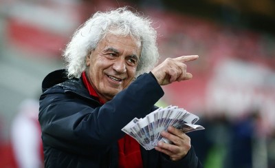 Ο Τάκαρος μας δείχνει ασκήσεις για το σπίτι (video)