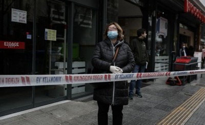 Έξοδο μόνο με SMS και χρονικό όριο μελετά η κυβέρνηση