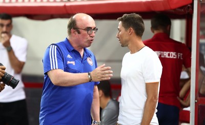 Ο Θέος δίπλα στις σχολές, ξανά (photo)