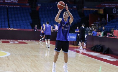 Πέρασε ιατρικά στο ΣΕΦ ο Λαρεντζάκης