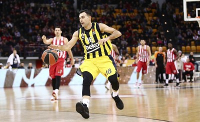 Μάνατζερ Σλούκα «έχει συμβόλαιο και περιμένει»