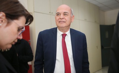 Έμεινε μόνος του ο Γραμμένος...