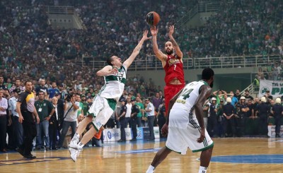 Τους... τελείωσε και τους άφησε αγάλματα! (video)