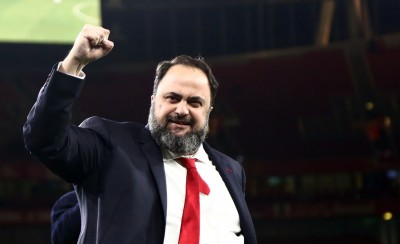 Ο Βαγγέλης Μαρινάκης συνεχάρη τις κοριτσάρες του Θρύλου (photo)