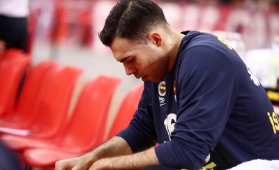 Δεν υπάρχει κάτι, ακόμα, με Σλούκα...