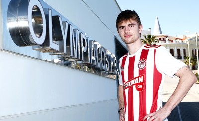 Η «ερυθρόλευκη» φωτογράφιση του νεαρού ταλέντου