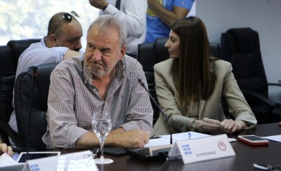 «Σας έπιασαν με το... αρνί στην πλάτη. Μήπως να σοβαρευτούμε;»