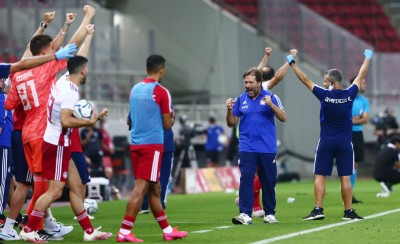 Μεγάλη υπόθεση να υποκλίνεται όλη η Ελλάδα!