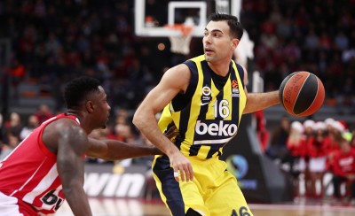 Έβγαλαν τον Σλούκα τραυματία και τον Νέντοβιτς... θηρίο!