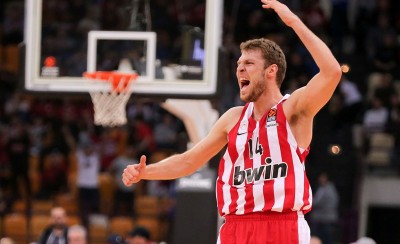 Έμεινε και ο Βεζένκοβ στον Θρύλο!