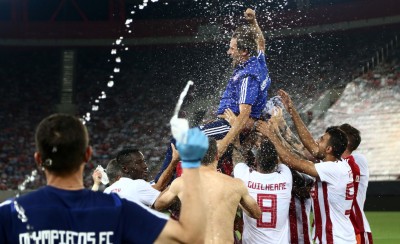 Δεν γλίτωσε το... μπουγέλο ο Μαρτίνς (photos)