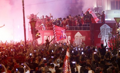 Μία φιέστα, όπως αρμόζει σε έναν Θρύλο! (video+photos)