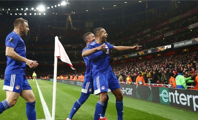 Παλεύει μόνος του, παλεύει Πειραιώτικα!