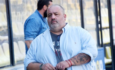  «Περαστικά στους ηλίθιους…» (photo)