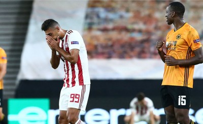 Τον «έστησαν»