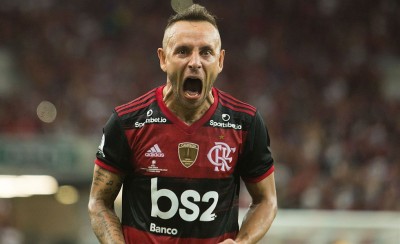 Αυτός είναι ο παικταράς που φέρνει ο Θρύλος! (videos)