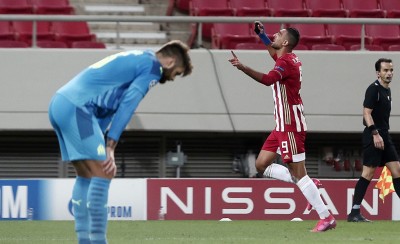 Αποκλειστικό! Οπαδοί της ΑΕΚ στο αεροδρόμιο για Μαρσέιγ