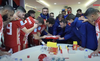 Το πήραμε από τα... αποδυτήρια! (video)