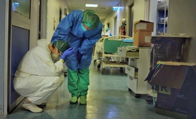 2.556 κρούσματα και 34 νεκροί!