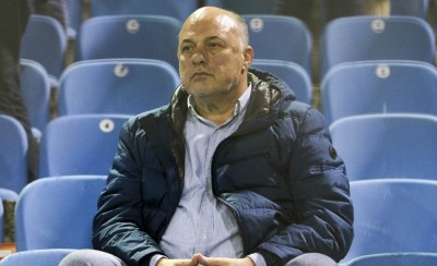 Δύσκολη η δουλειά του... μεταφραστή. Ακόμα και όταν δεν είναι στο γήπεδο...