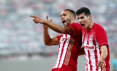 Καλή χρονιά...και φιλιά από τον Πειραιά!