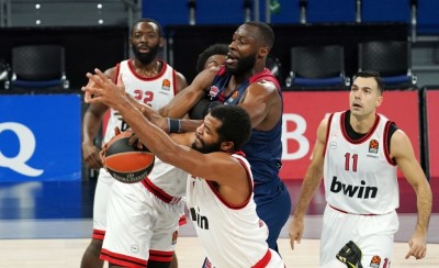 Στο ίδιο έργο θεατές...