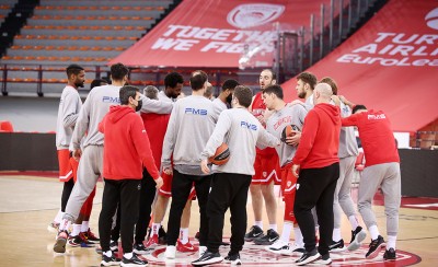 Συνάντηση στο ΣΕΦ και άδεια