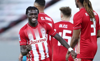 Δεν τους βλέπει στο μέτρο!