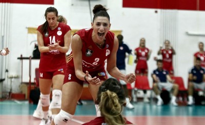 Τις διέλυσαν οι γυναίκες του Θρύλου!