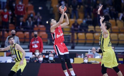 Η καλαθάρα του Σλούκα μπροστά στον Βέσελι (video)