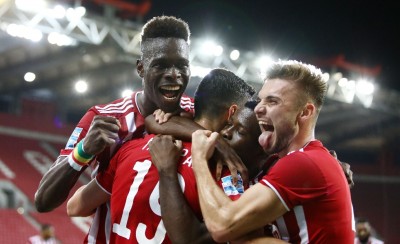 Μόνος σου και όλοι τους, Θρύλε!