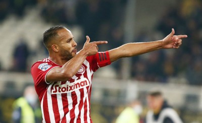 Γλέντι Θρύλου στους... πελάτες, με «φονιά» Ελ Αραμπί!