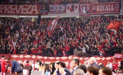 Θύρα 7: «Κλειστό το πέταλο με τον Ερυθρό Αστέρα. Ανοίξτε τα γήπεδα!»