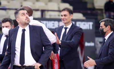 Μπαρτζώκας: «Να βοηθήσουμε τον Έισι να βρει ρυθμό, έχει 600 παιχνίδια στο NBA»