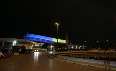 Το ΣΕΦ στα χρώματα της ουκρανικής σημαίας (photos)