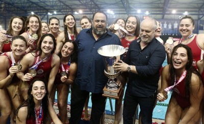 Η Ευρώπη στα πόδια του