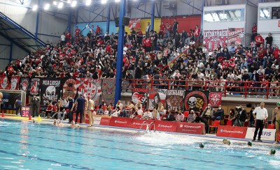 Όπου παίζεις εσύ θα είμαι κι εγώ μαζί να σου τραγουδώ...