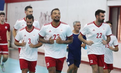 Με νέα πρόσωπα η «πρώτη» του Θρύλου