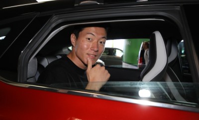 «Κλικ» από την άφιξη του Ουί-Τζο Χουάνγκ! (photos)