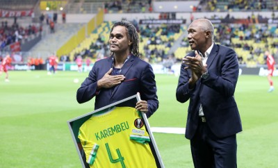 Τιμητική βράβευση για τον Kαρεμπέ (photos)