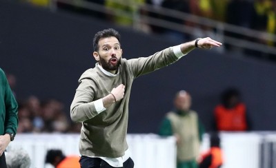 Κορμπεράν: «Δεν είναι δική μου οδηγία να μένουμε πίσω»