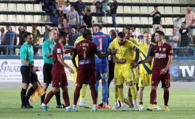 Πώς «έπνιξε» ο Διαμαντόπουλος τη δεύτερη κίτρινη κάρτα στον Ρότα! (video)