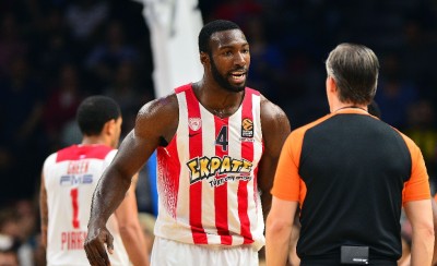 Γίγαντας ο Γιανγκ! Σηκώθηκε στα πόδια του! (video)