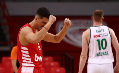 Το εκπληκτικό buzzer-beater του «Λάρι» στο τέλος του πρώτου ημιχρόνου! (video)