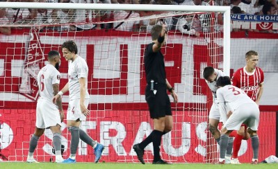 Το παράκανε με τις κάρτες ο ανεκδιήγητος Τοβέρ!