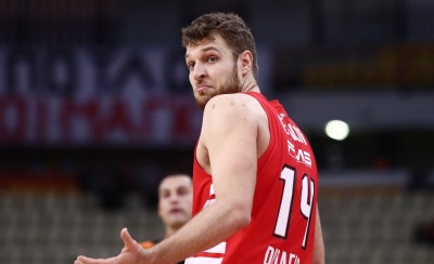 Συνεχίζει ακάθεκτος! Ξανά MVP ο Βεζένκοβ!