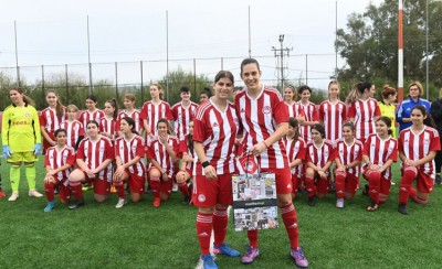 Ο Θρύλος δίπλα και στο γυναικείο ποδόσφαιρο (photos, video)